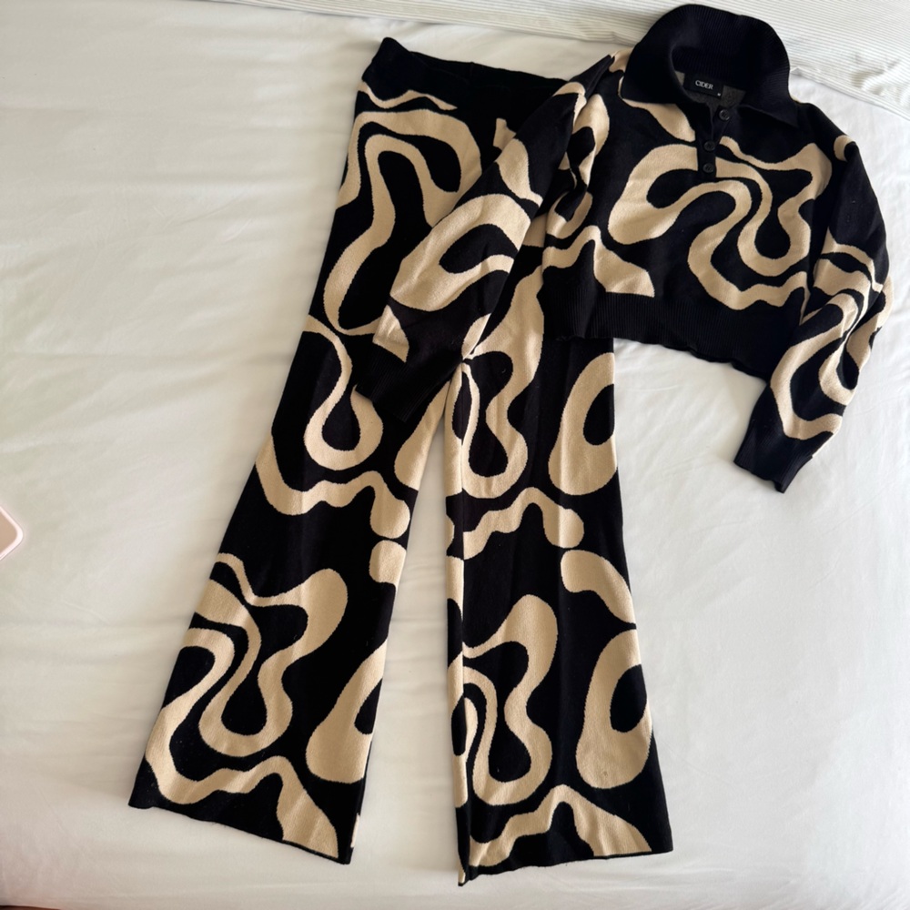 Cider Black and Cream Swirl Set